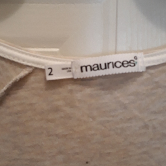 Short sleeve top with lace overlay in front - Picture 4 of 4